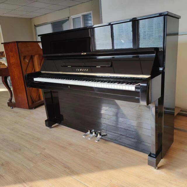 雅马哈U1E钢琴进口钢琴 黑色亮光 如同镜面 内外如新 音色通透