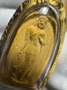 龙婆撒空 2530 黄金花行走佛 金壳萨马空卡 泰国佛牌真品吊坠