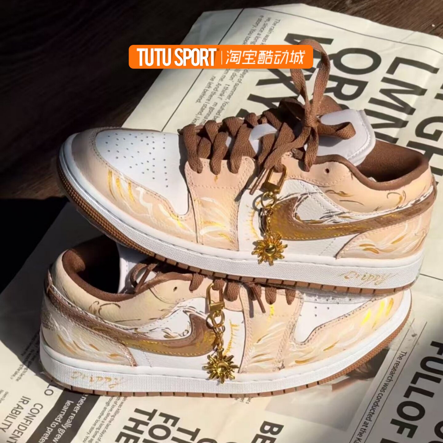 球鞋定制 Air Jordan 1 太阳神 AJ1米金烫金染低帮女子复古篮球鞋