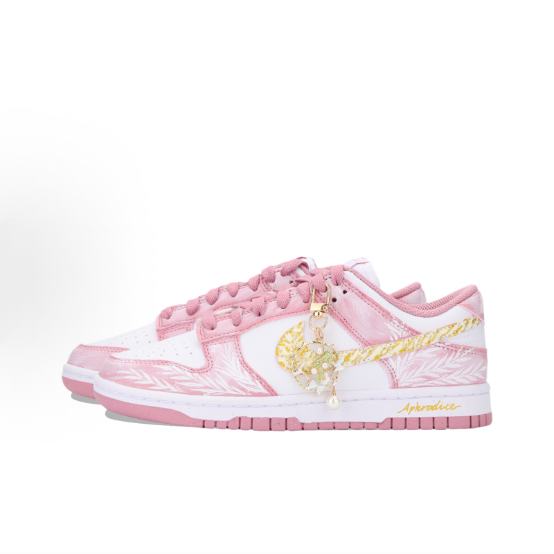 球鞋定制 Nike Dunk Low 阿佛洛狄忒之吻粉红色低帮板鞋女款