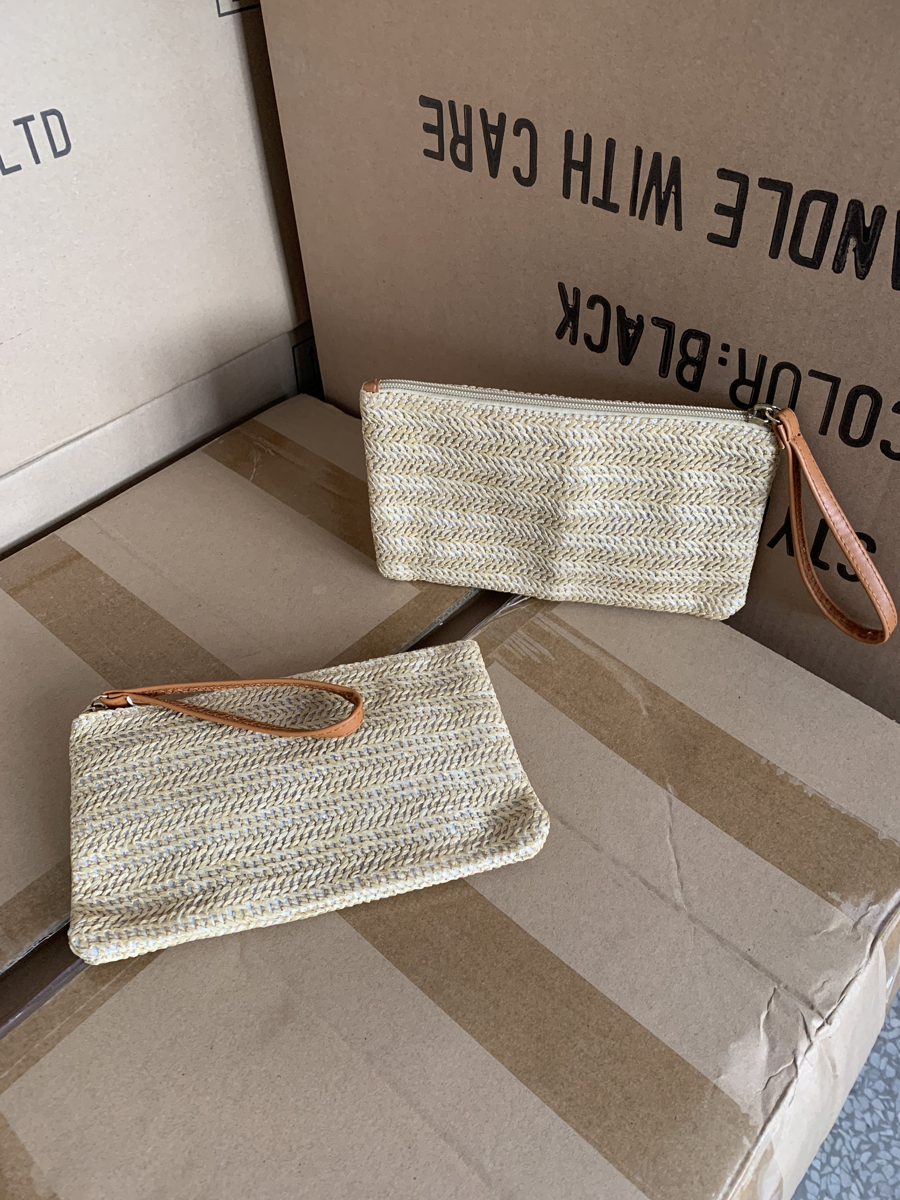 外贸尾货草编包休闲编织手拿包女包夏季沙滩包手机手提零钱包