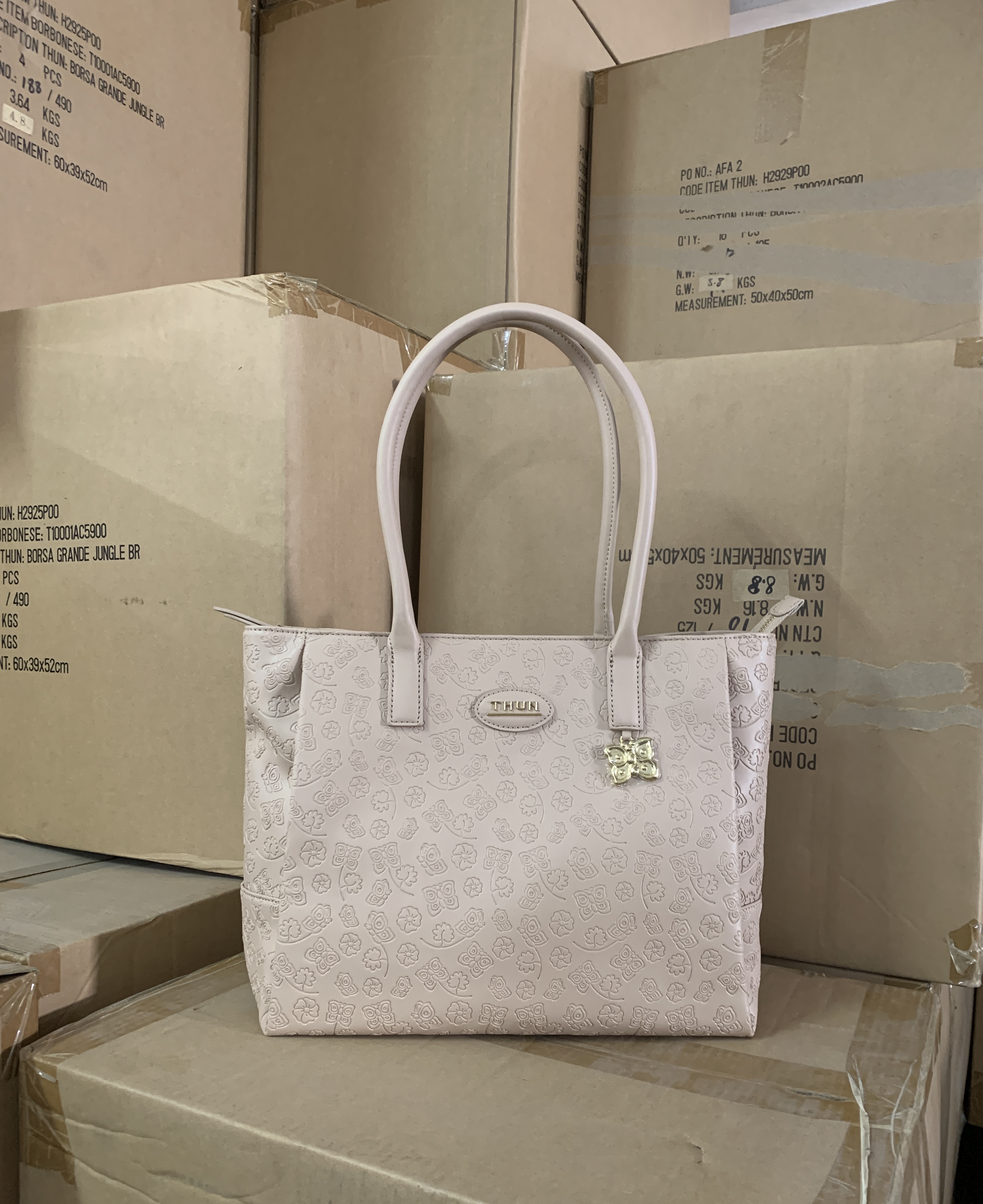 出口意大利大容量包包女式简约时尚压花通勤手提包单肩托特包