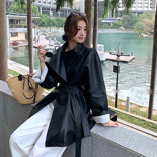 皮衣风衣外套女款2026新款今年流行爆款中长款拼色收腰小个子大衣