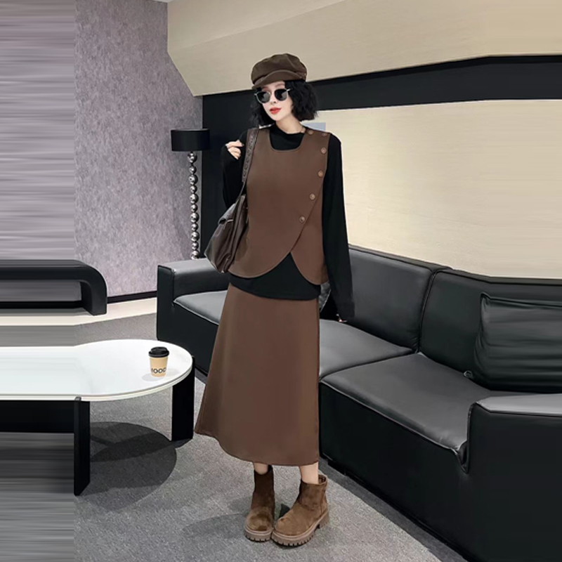 侧开叉斜纽扣马甲打底衫半身裙