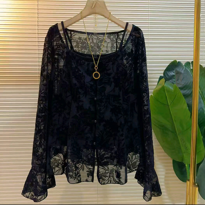 微喇袖口蕾丝小衫吊带背心套装