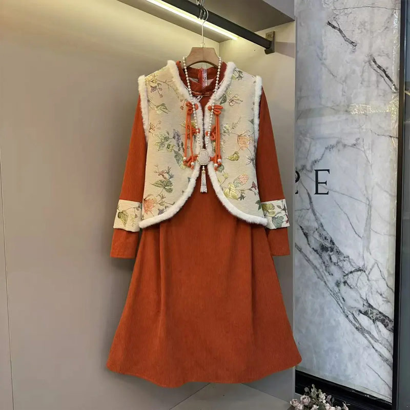 毛边花纹国风马甲长袖连衣裙套装