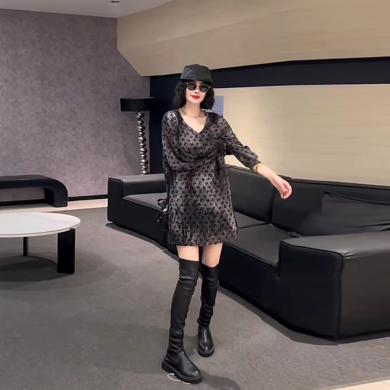 V领长袖满身蝴蝶结大衫