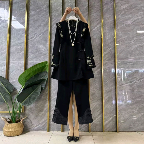 直角肩立领长袖上衣暗花裤脚裤子
