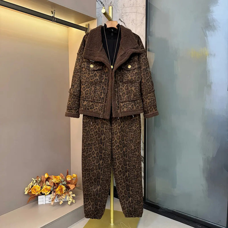 毛毛翻领长袖上衣松紧腰束脚长裤