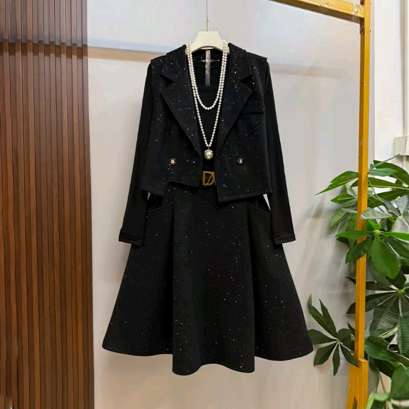 翻领马甲拼色裙摆长袖连衣裙套装