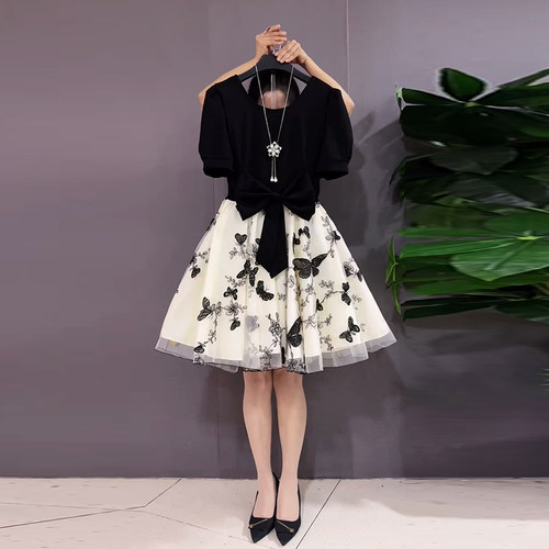 加肥拼色蝴蝶裙摆短袖连衣裙