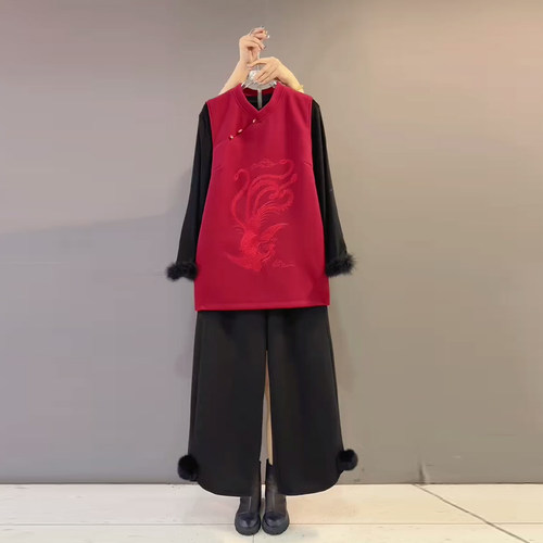 拼色图案马甲毛毛袖口打底衫裤子