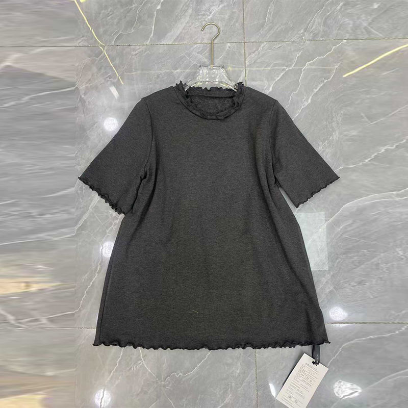 圆领短袖木耳边净版上衣