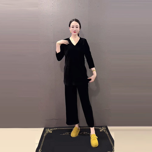 V领长袖净版上衣丝绒九分裤
