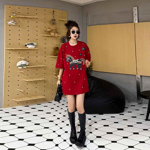 圆领短袖亮钻卡通图案上衣