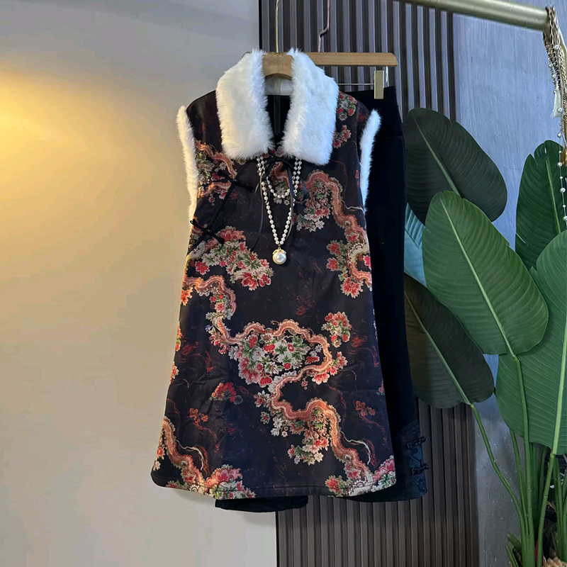 暗花裤脚裤子毛毛翻领花朵上衣