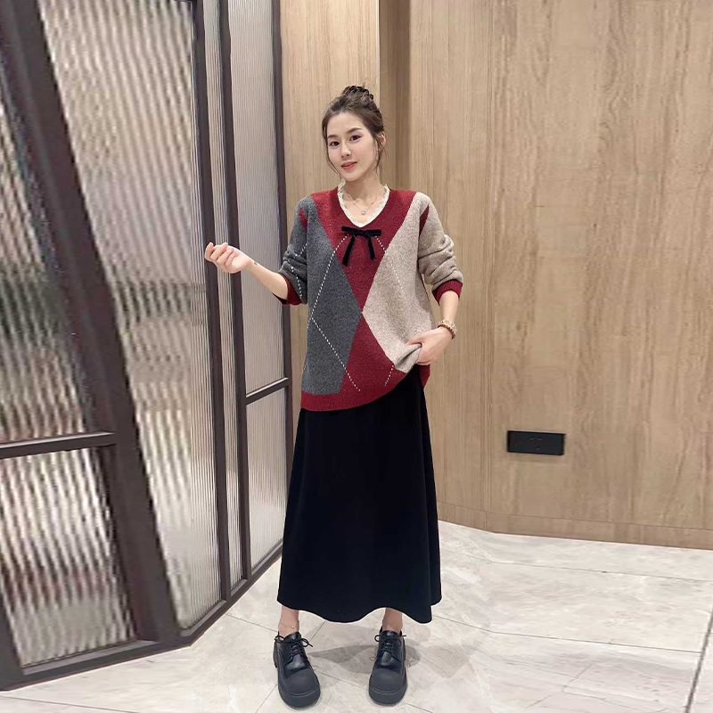 大码女装圆领拼色长袖针织衫