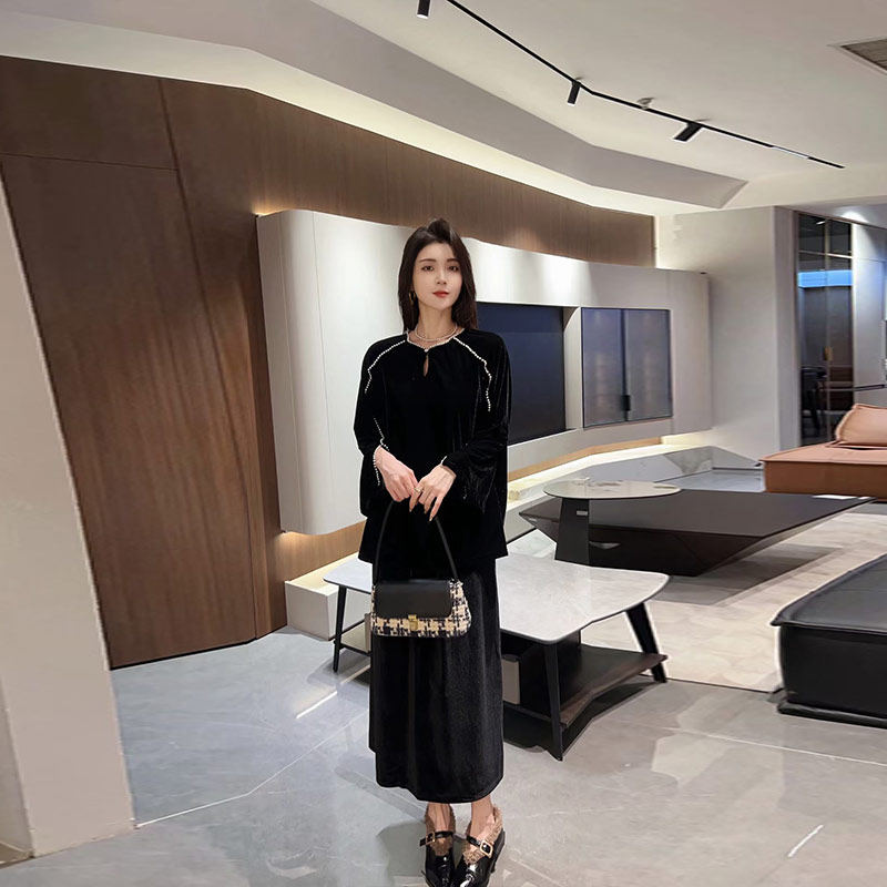 胖MM简约圆领钉珠长袖丝绒上衣加肥大码女装黑色显瘦宽松百搭小衫,女装/女士精品,大码内搭,淘宝优惠券,粉丝福利购,淘宝优惠卷