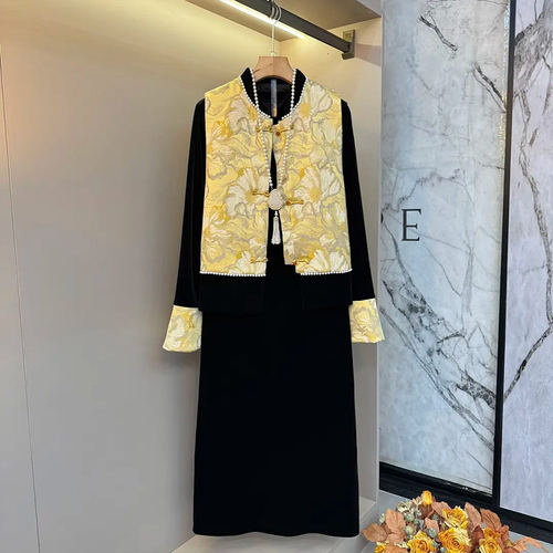 盘扣花纹马甲拼色袖口小衫半身裙