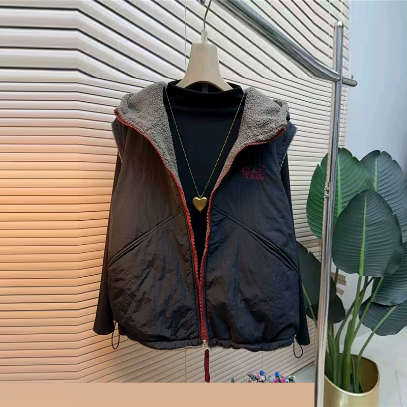 胖妹妹毛毛连帽双兜棉马甲