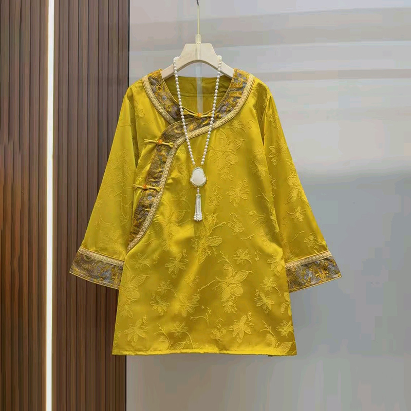 圆领斜盘扣暗花国风上衣