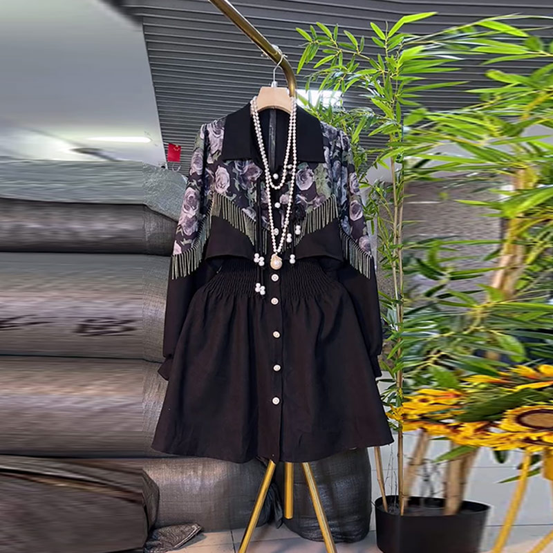 翻领花朵流苏肩长袖收腰外套