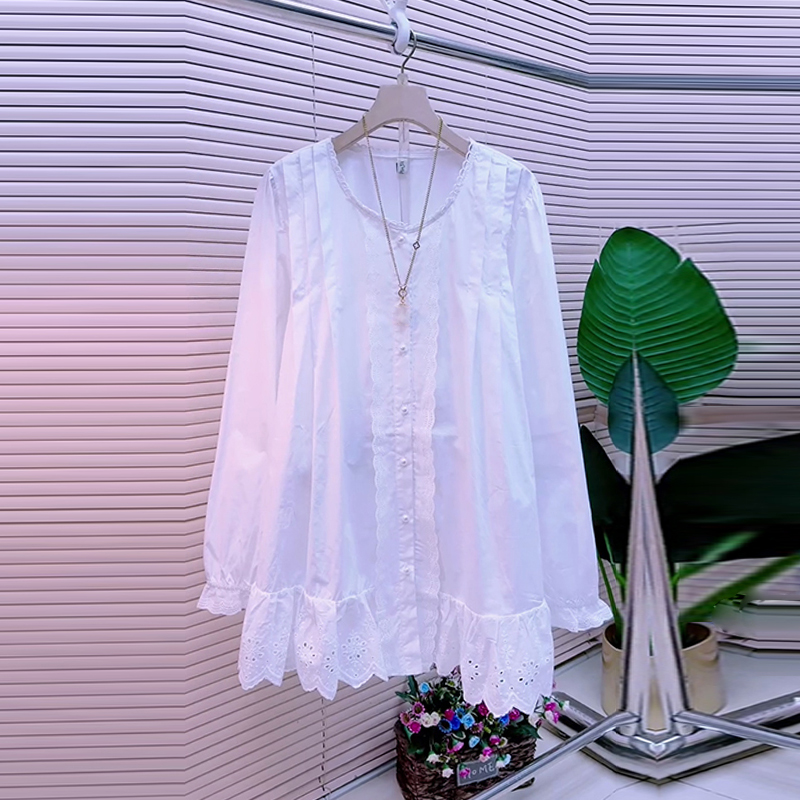 加肥蕾丝底摆微喇袖口衬衫