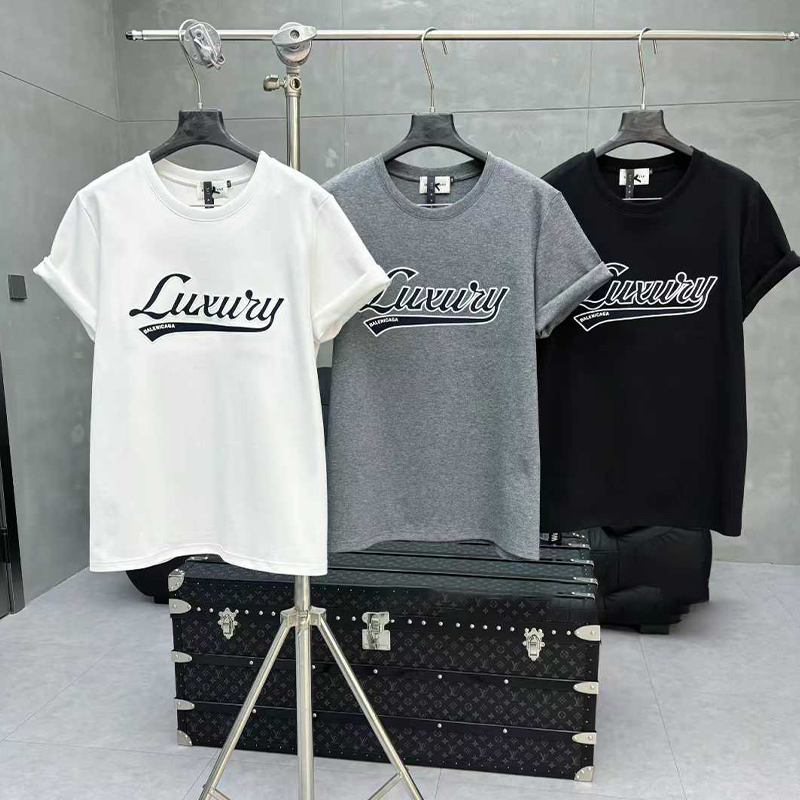 加肥圆领短袖卡通图案上衣