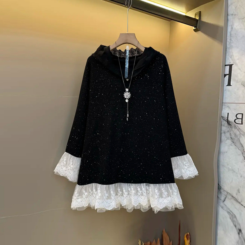 加肥拼色蕾丝底摆长袖上衣