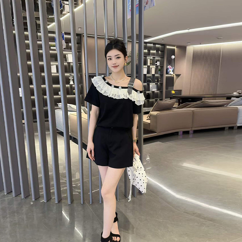 胖MM加肥单侧宽带露肩短袖上衣小心机大码女装设计感气质减龄小衫