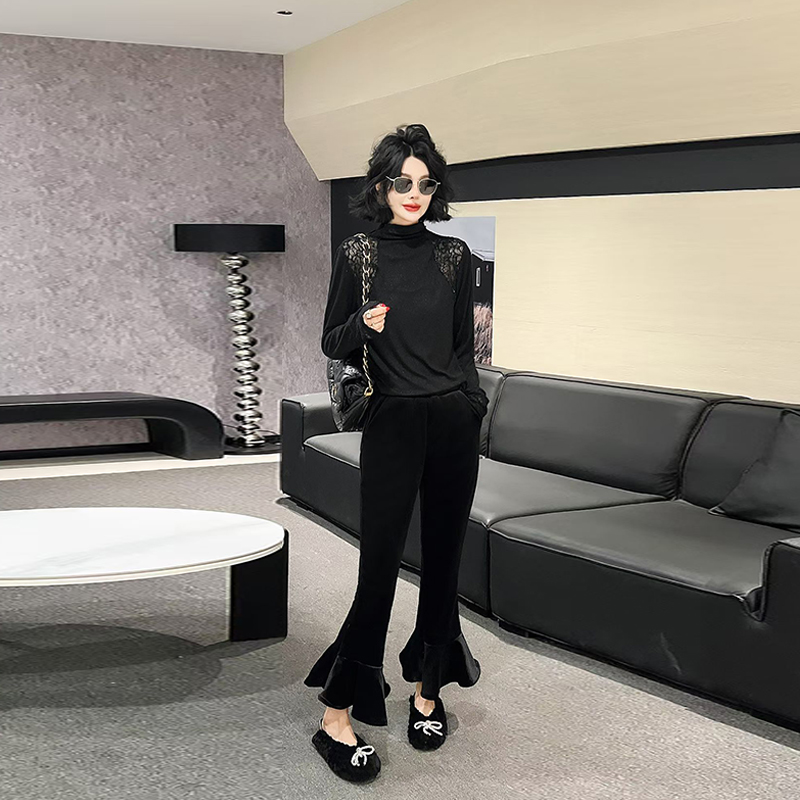 拼色蕾丝肩上衣喇叭裤脚丝绒裤子