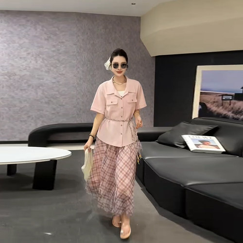 翻领系带腰上衣松紧腰格子半身裙