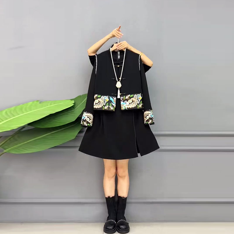 花纹袖口盘扣马甲长袖连衣裙套装