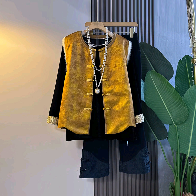 拼色袖口小衫花纹马甲盘扣裤子