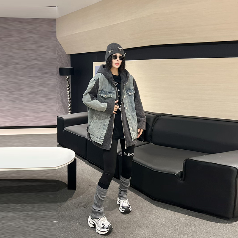 连帽长袖羊羔毛拼接牛仔外套