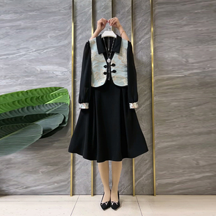 复古风秋冬款 女装 显瘦两件套 连衣裙大码 加肥V领盘扣暗花马甲长袖