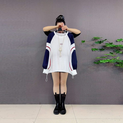 胖妹妹圆领拼色长袖宽松上衣