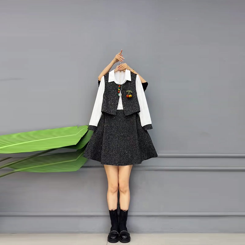 彩色纽扣马甲翻领拼接裙摆连衣裙