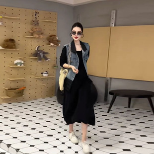 加肥翻领百褶底摆牛仔马甲长袖连衣裙欧洲站秋季款大码女装两件套