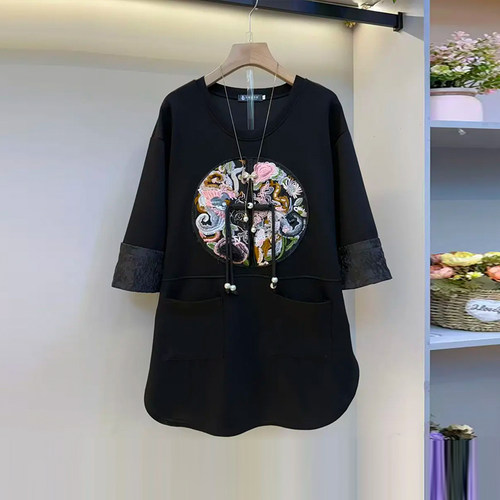 加肥拼蕾丝袖口流苏扣上衣