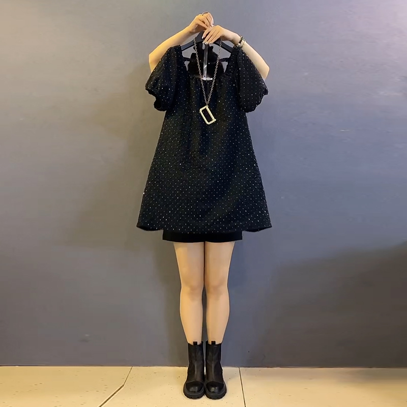 可一字肩后背横条连衣裙