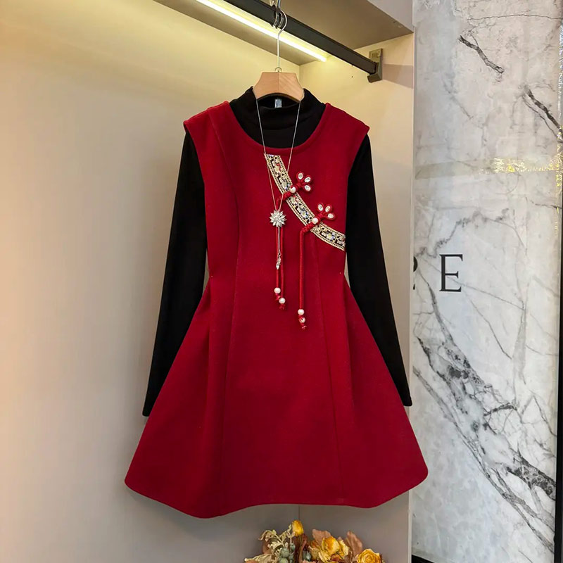 立领长袖打底衫斜流苏扣马甲裙