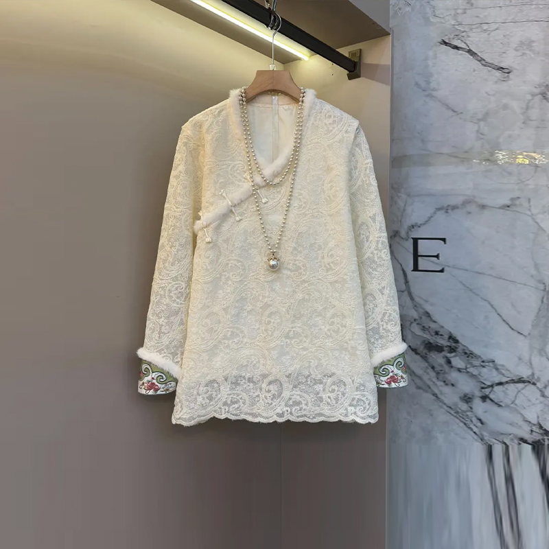 V领斜襟毛毛边长袖蕾丝小衫-