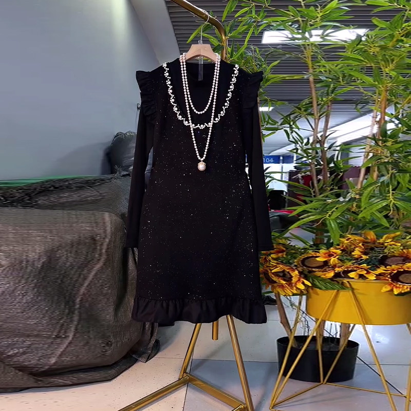 加肥长袖打底衫荷叶肩钉珠领马甲裙赫本风时尚大码女装黑色两件套