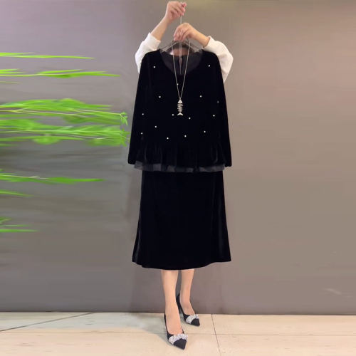 松紧腰半身裙圆领长袖钉珠上衣