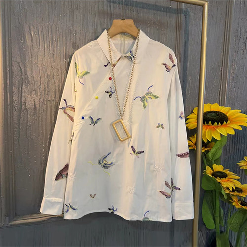 刺绣蝴蝶长袖国风上衣衬衫