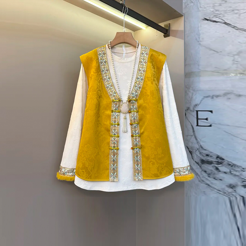 V领花朵边马甲毛毛袖口打底衫