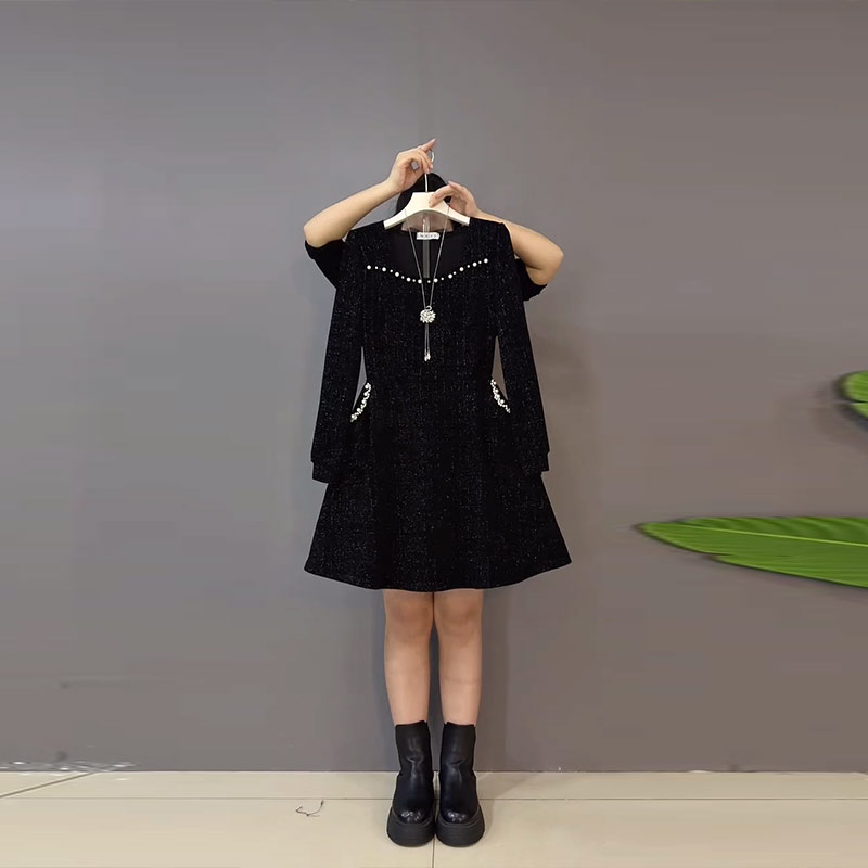 加肥胖妹妹长袖收腰连衣裙大码女装法式赫本风巨显瘦洋气小黑裙潮