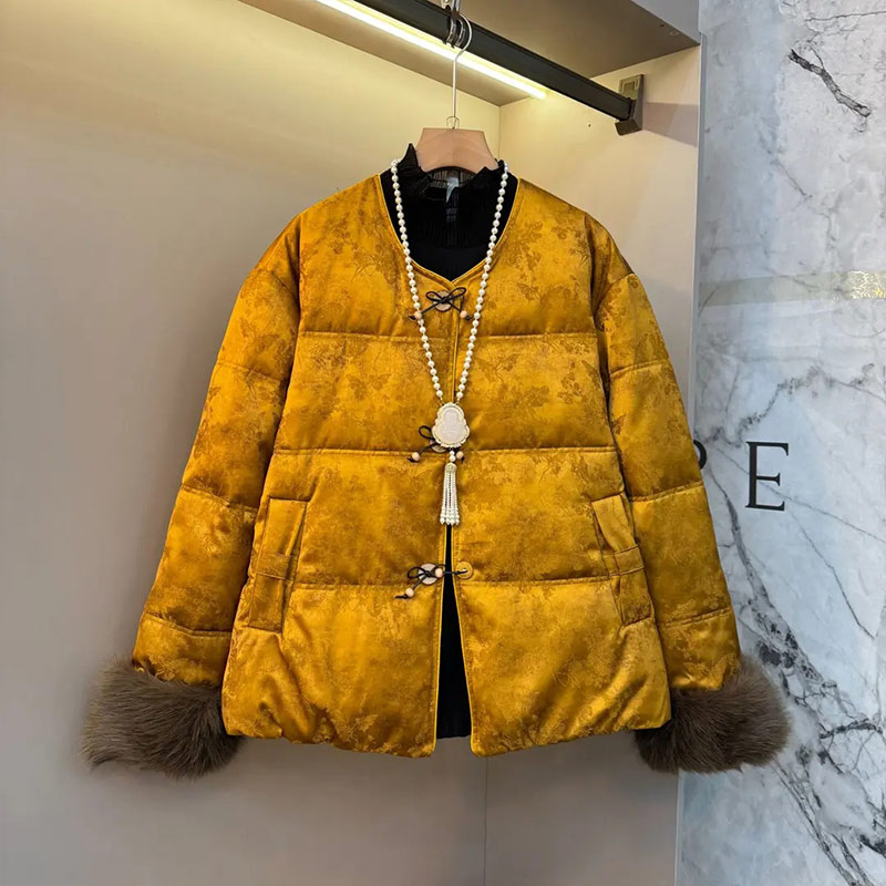 胖妹妹毛毛袖口暗花国风棉服