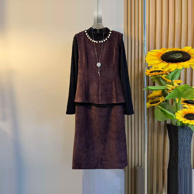 钉珠领马甲高领打底衫半身裙套装